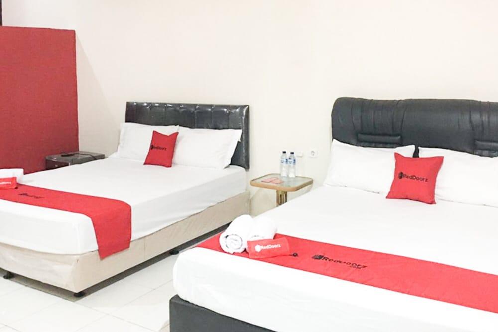 RedDoorz @ Simpang Lima Jupiter