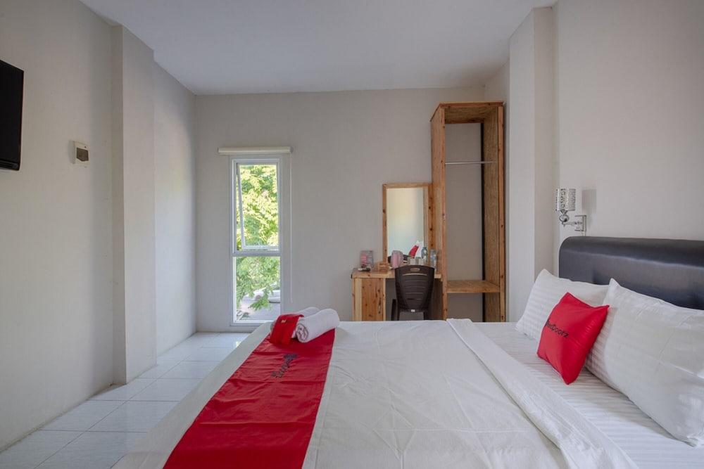 RedDoorz Plus Syariah @ Raya Nginden 2