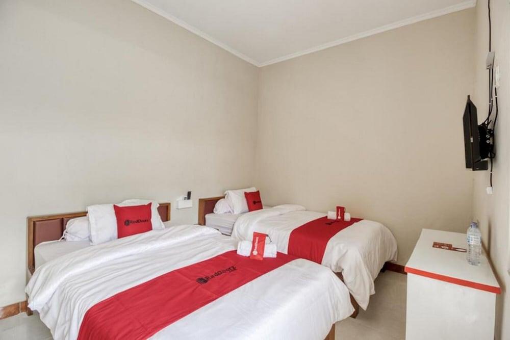 RedDoorz near Babarsari 2