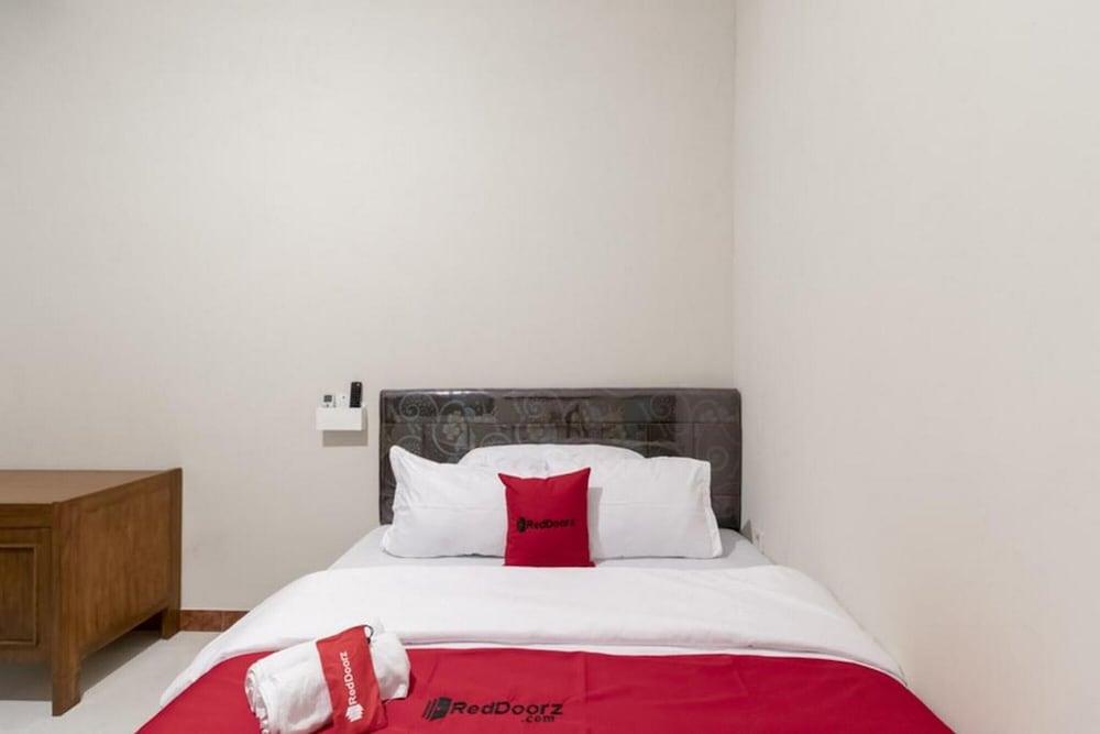 RedDoorz near Babarsari 2