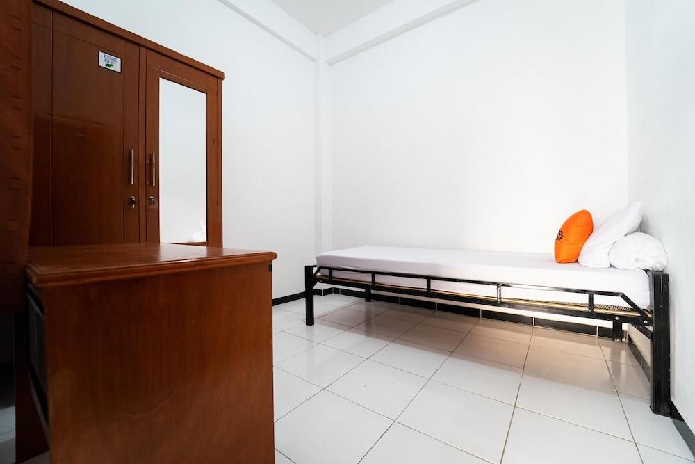 KoolKost Syariah near MRT Lebak Bulus Station