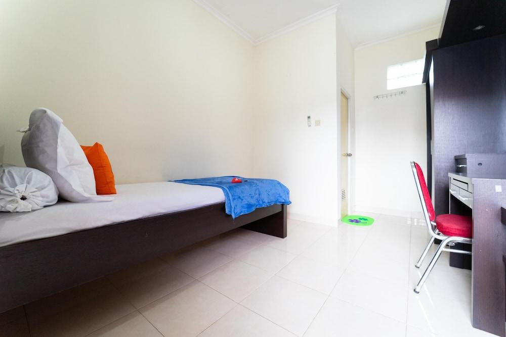 KoolKost Syariah near Botani Square Mall