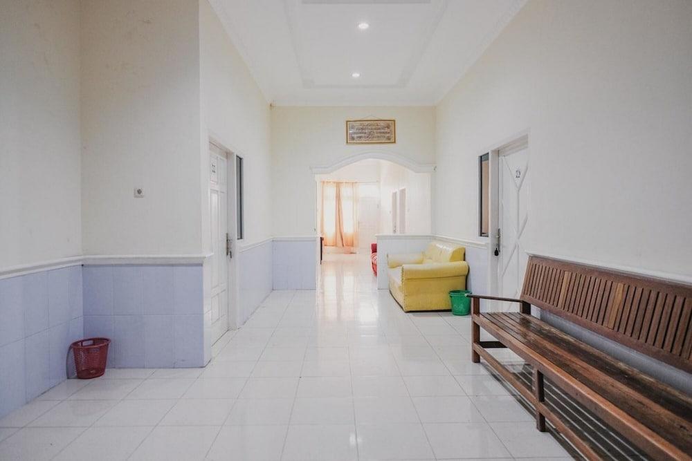 RedDoorz Syariah near Suzuya Mall Banda Aceh