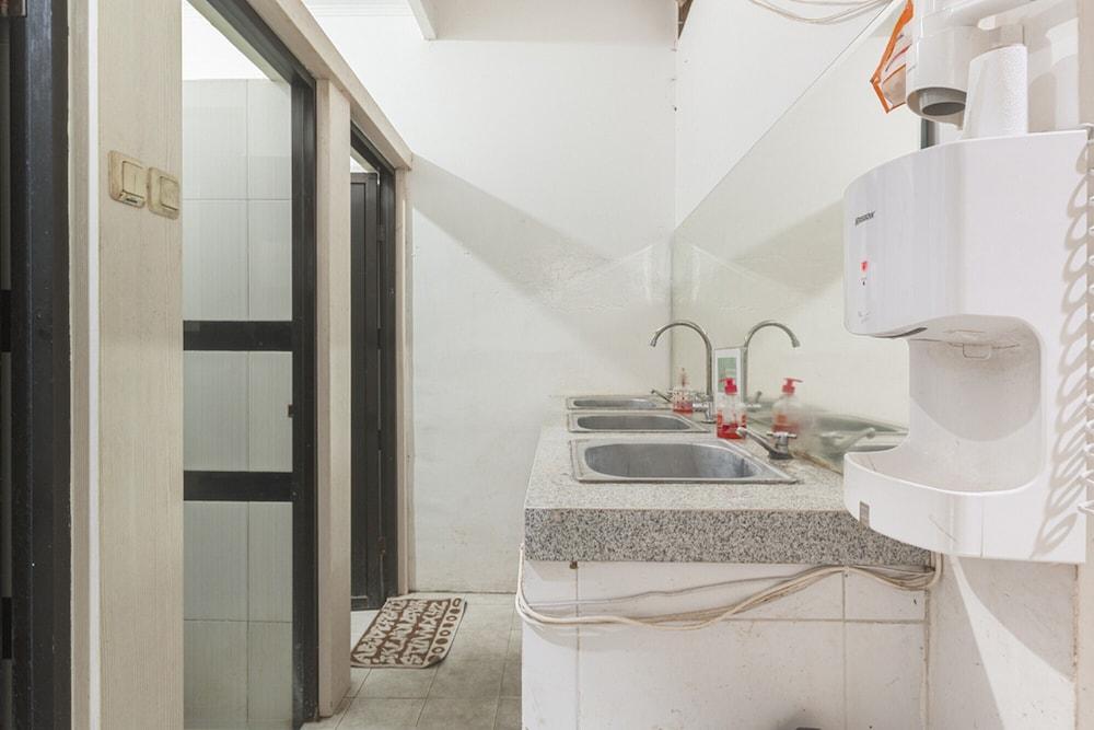 RedDoorz Hostel @ Pondok Backpacker Malang