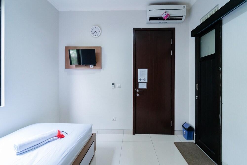 KoolKost near AEON Mall BSD