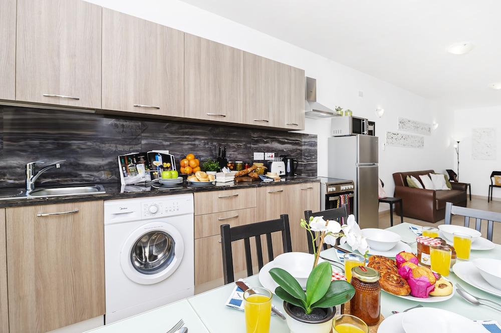 Summer Breeze Superior Apartment with Terrace by Getaways Malta