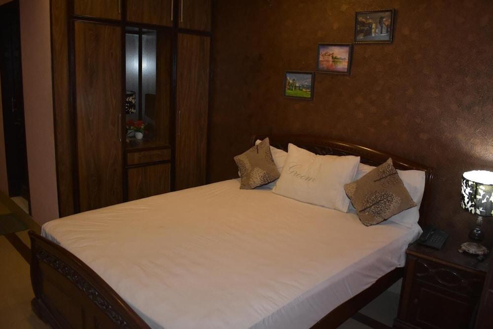 Hotel Pyramid International