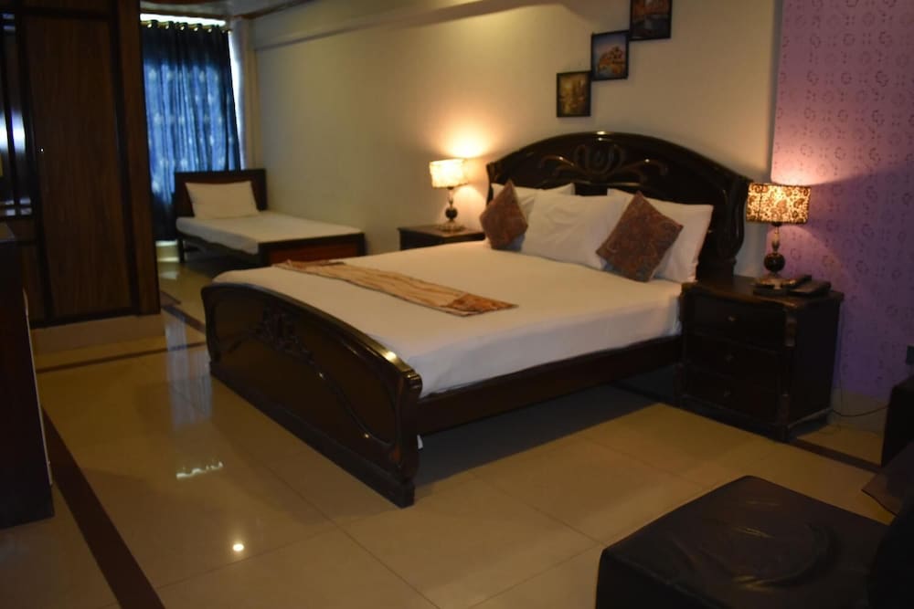 Hotel Pyramid International