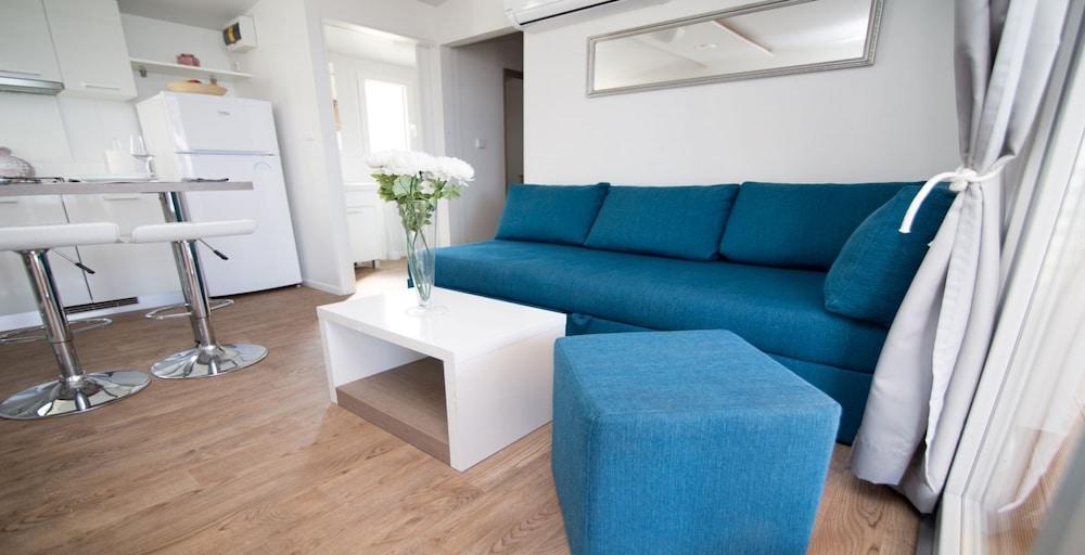 Mobile Home Frangipani 1