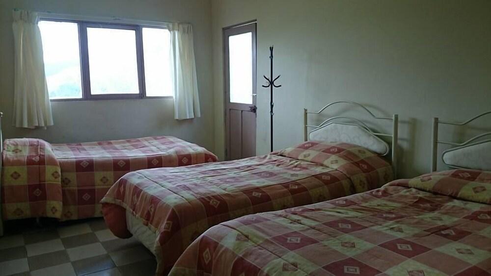 Hostal Villa Rosas