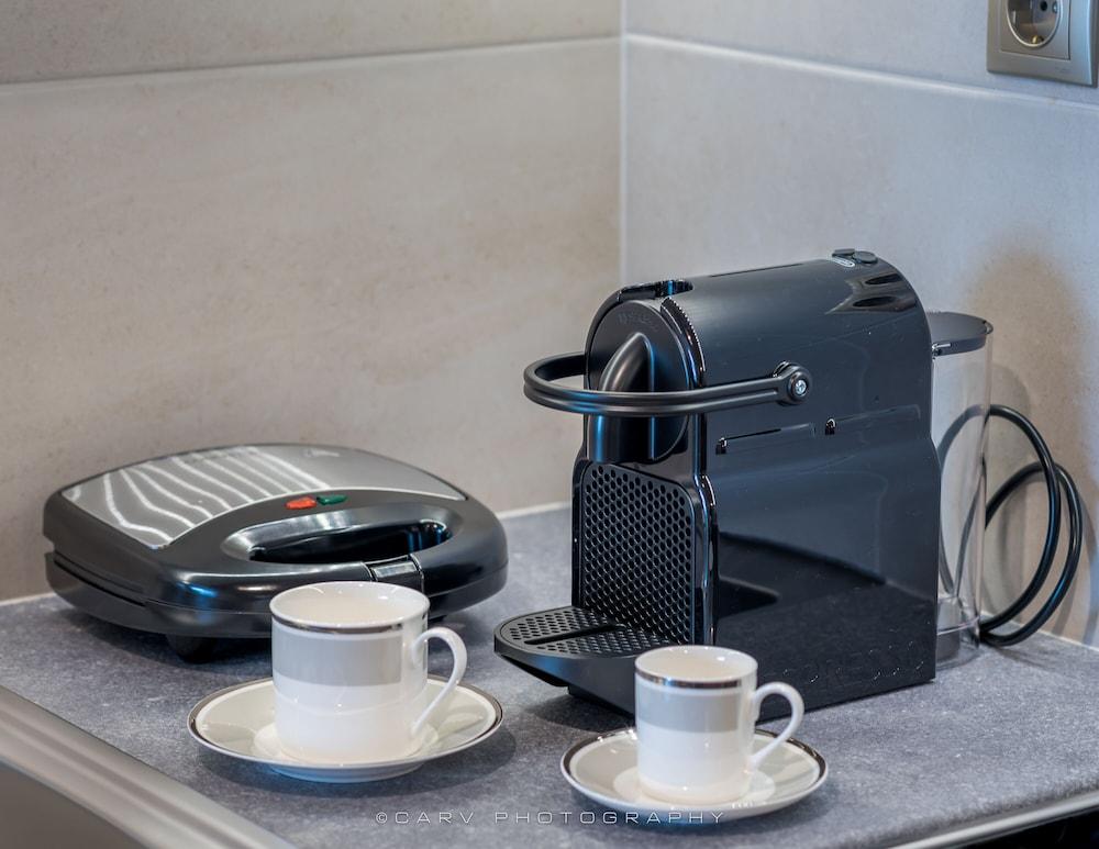 Brand new apartment touching Acropolis