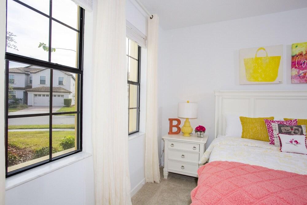 6 Bedroom Home at Champions Gate