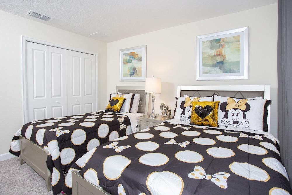 New 4 bdrms home at Champions Gate