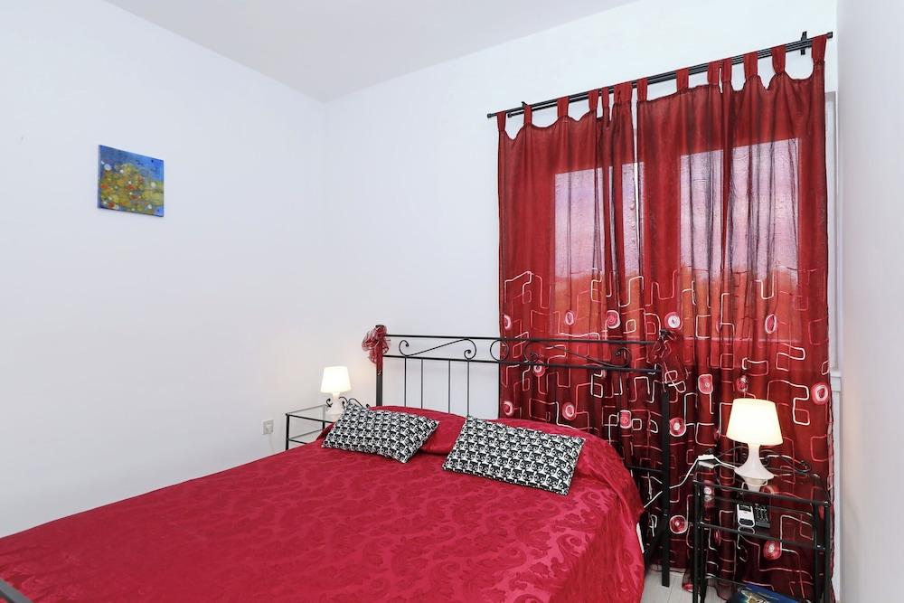 Apartments Saphron Beach