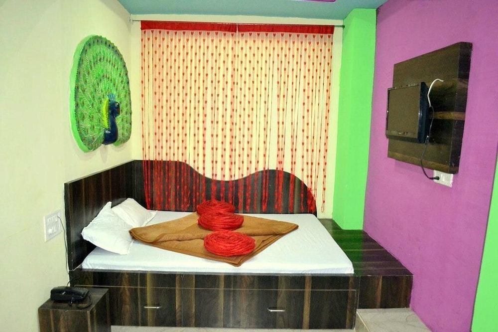 Hotel Mrignayani Pachmarhi