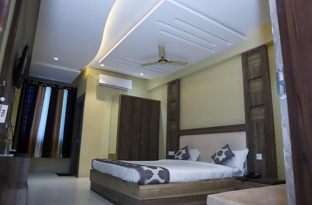 Hotel Tirupati Palace