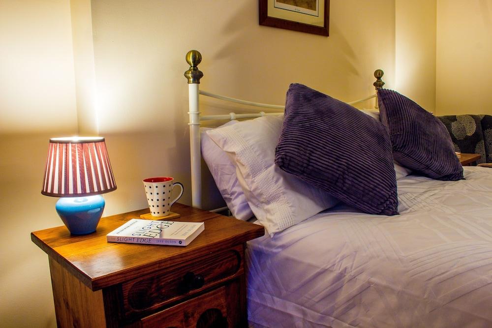 Hillbrook House Apartment 9