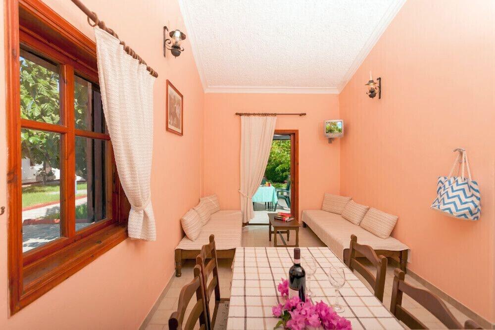 Alykes Park Bungalows & Apt