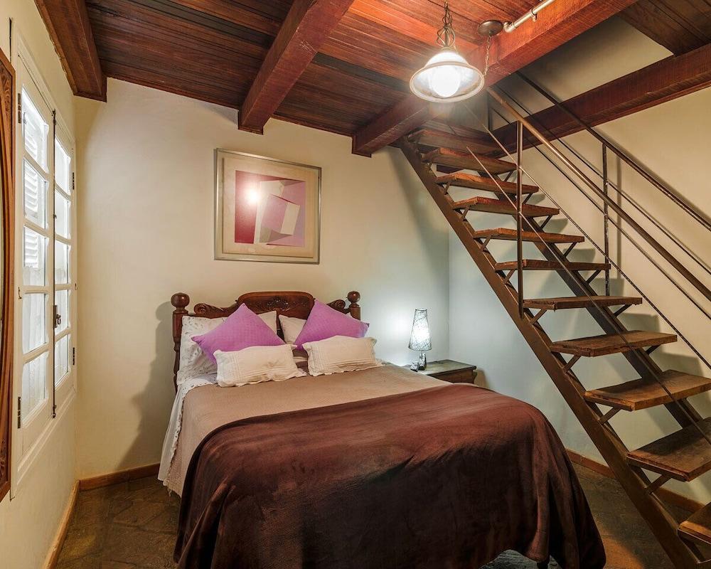 Hospedaria Casa da Pedra