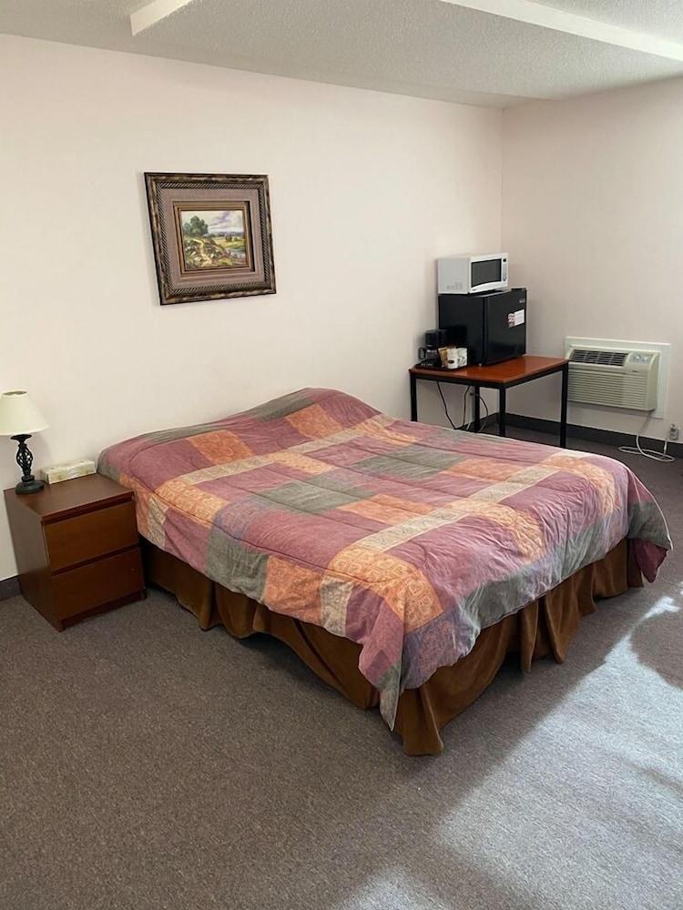 Imperial Hunter Hotel