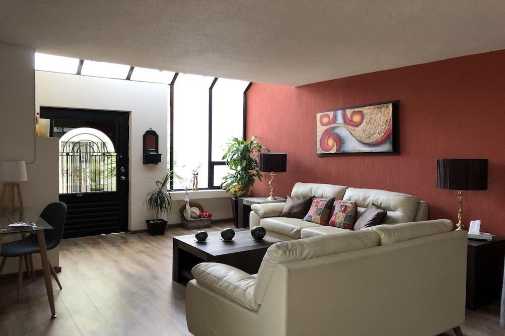 Collection O Frida Suites & Lounge