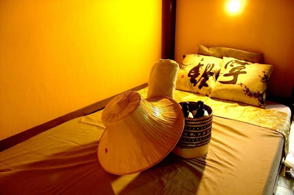 Long Feng Hostel Bangkok