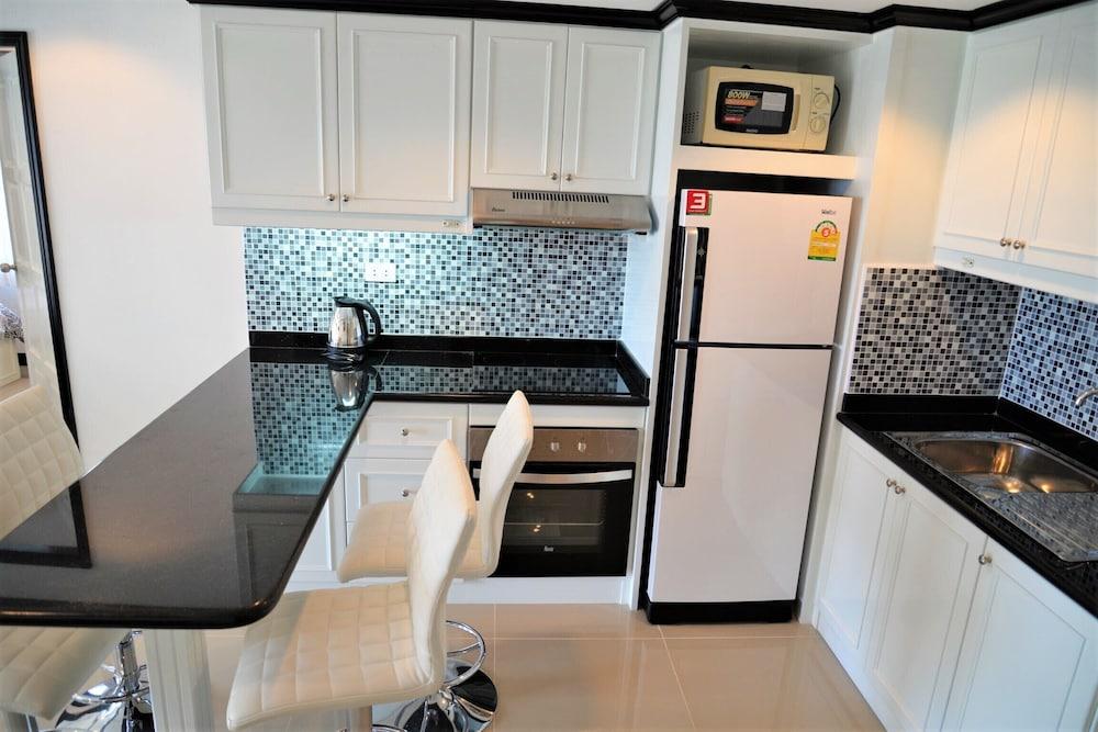 Stylish 2 bed Condo Jomtien