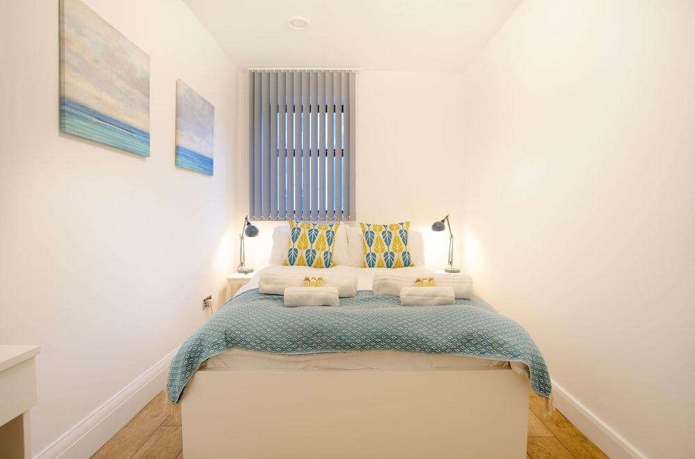 Rest & Recharge Regents CT 3bed Sleeps 7