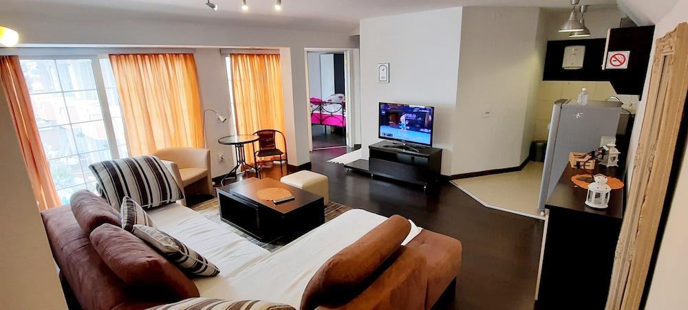 Aloha Apartments with pool