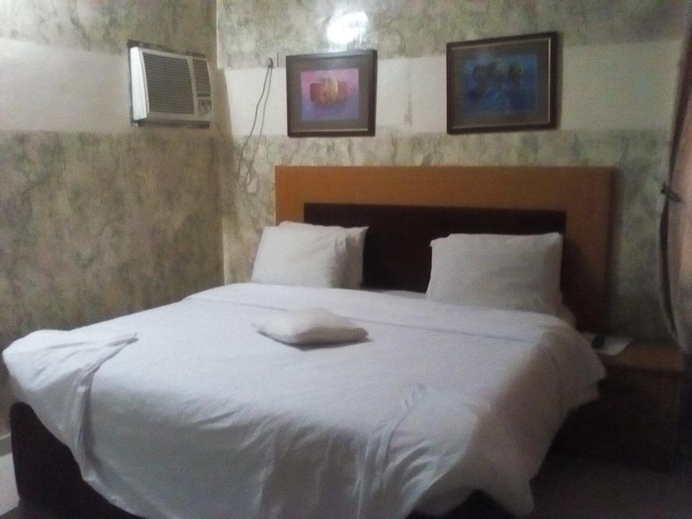 Jerry Cedarwood Guest House