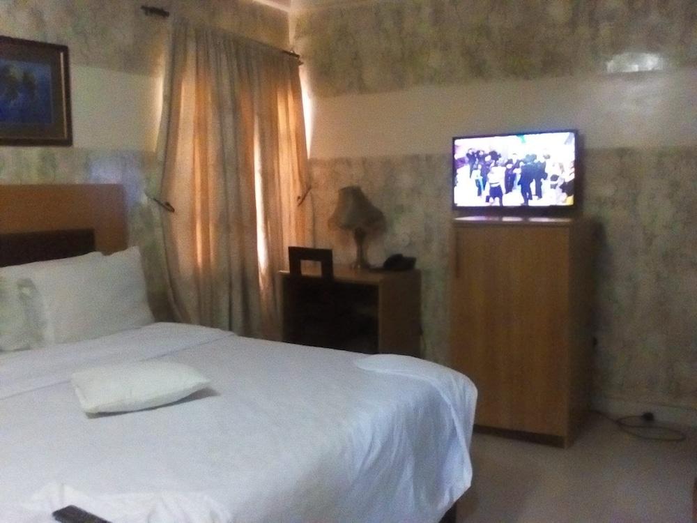 Jerry Cedarwood Guest House