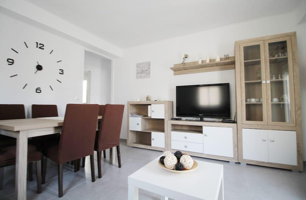 1020 Apartment Edf. Paco