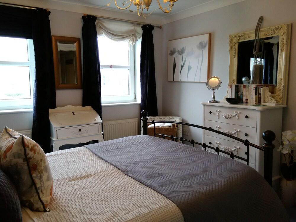 Riverside Court Apartment