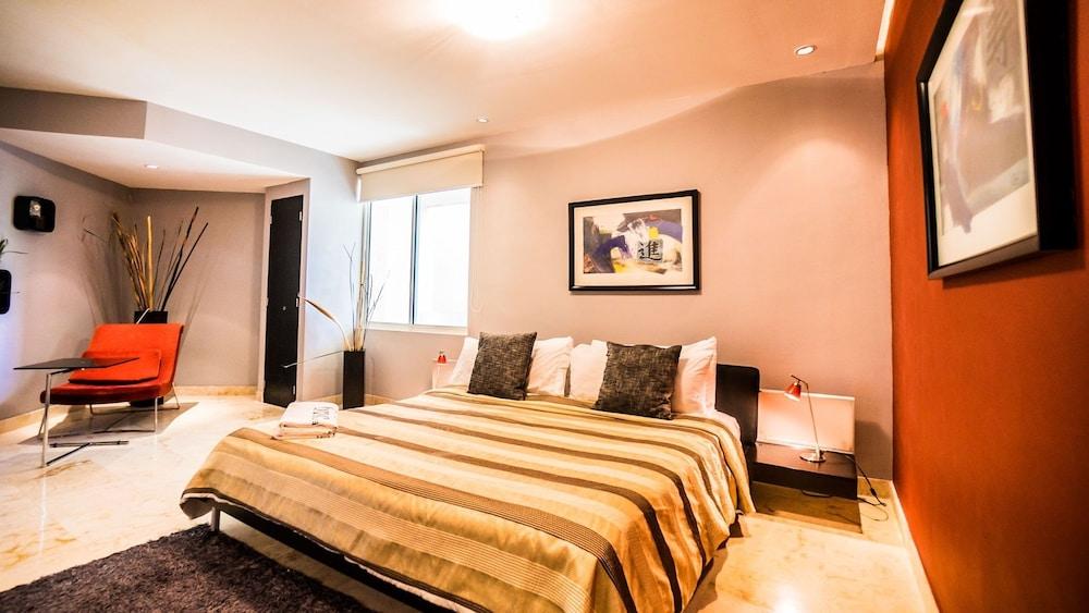 Elements 118 2 Bedroom Condo by Redawning