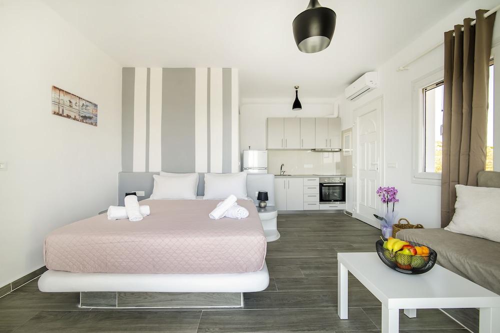 Oniropetra Apartaments