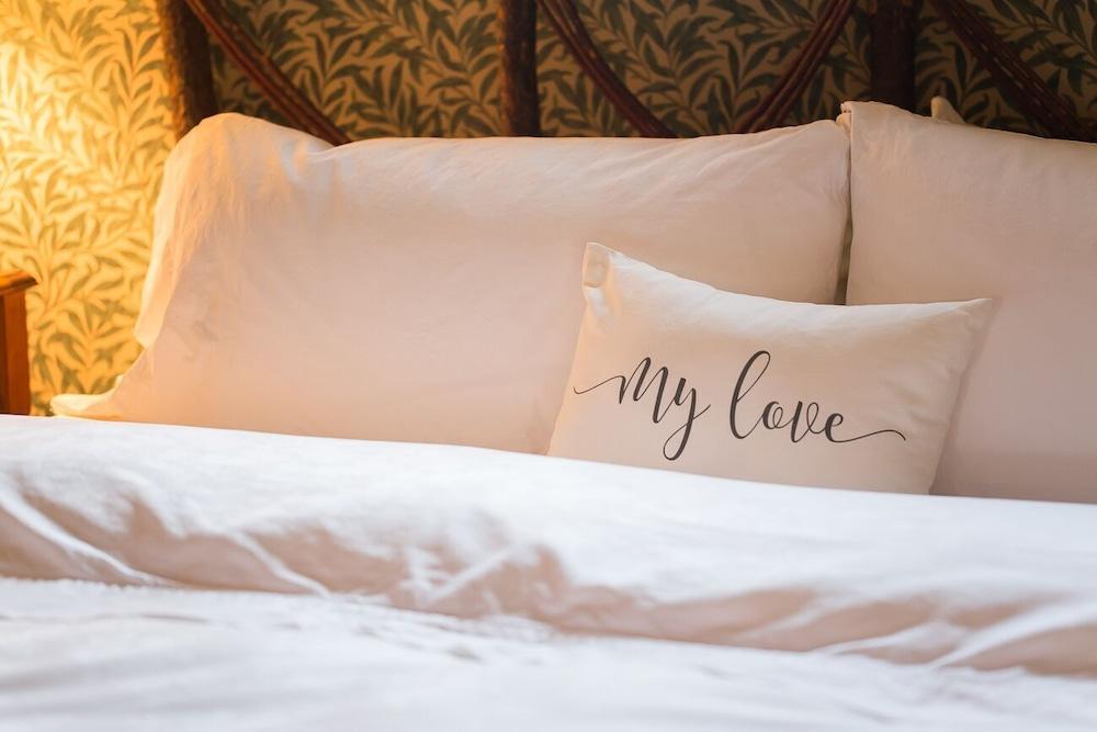 Round Barn Farm B & B Event Center