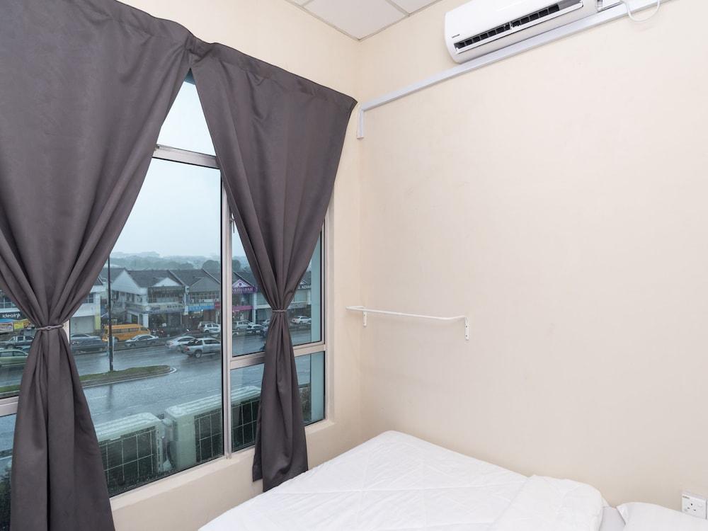 SPOT ON 89757 The Rooms JB