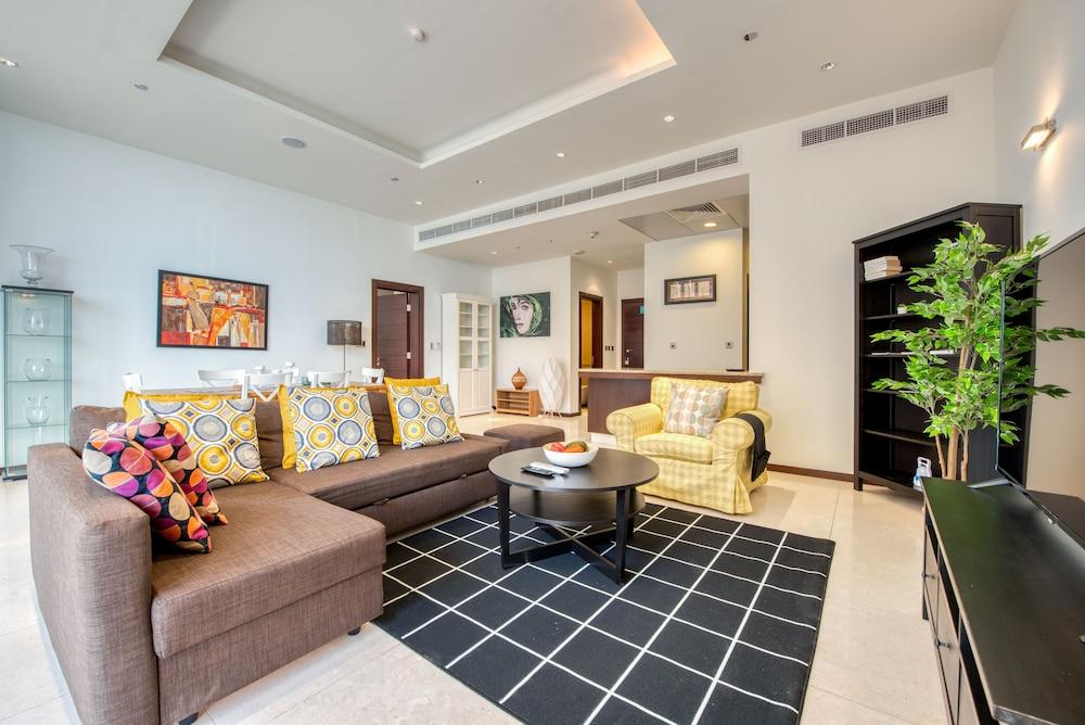 R&H Emerald Tiara Palm