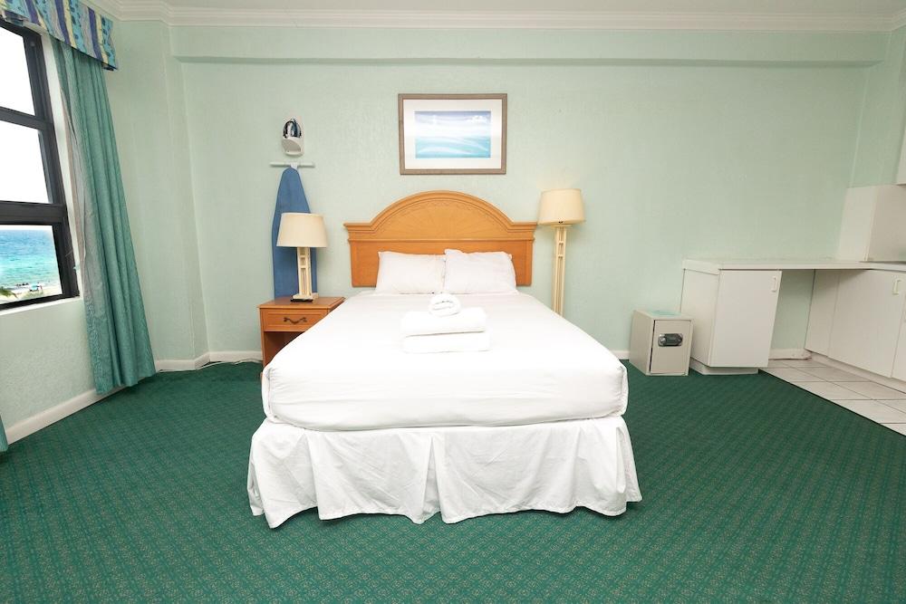 626 Ocean View Hollywood Studio