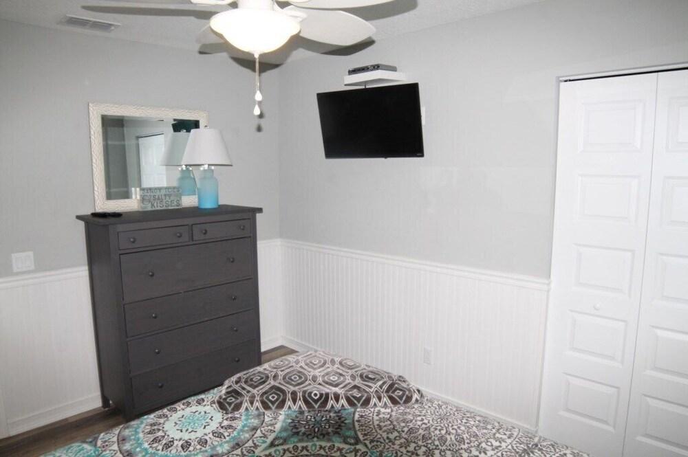 Sunset Harbor 3 Bedroom Home by Redawning