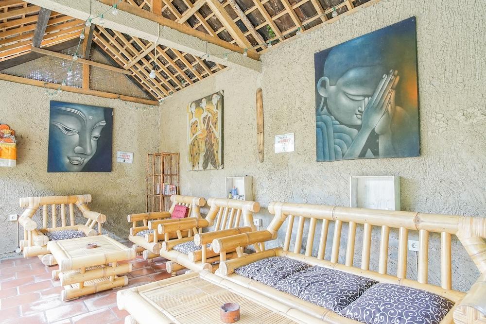 Padi-Padi Hostel & Bar