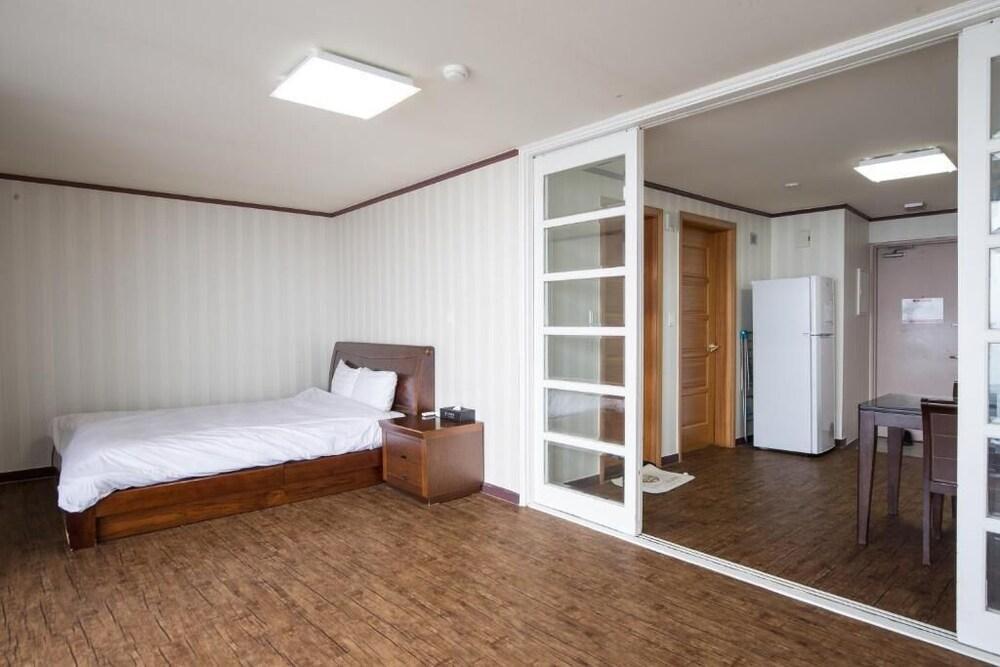 Benikea Mountain and Sea Sokcho