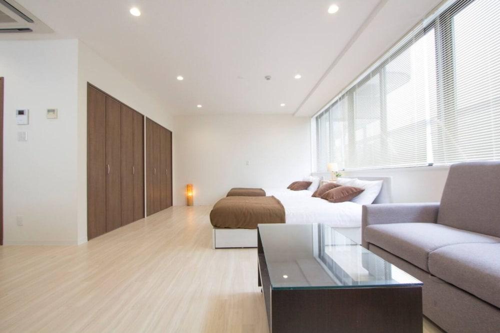 Cozy and Convenient Royal Heights