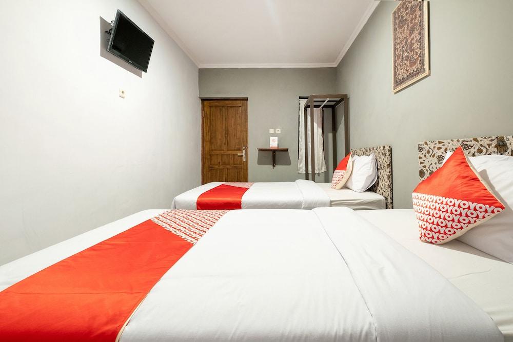 OYO 2669 Crown Residence