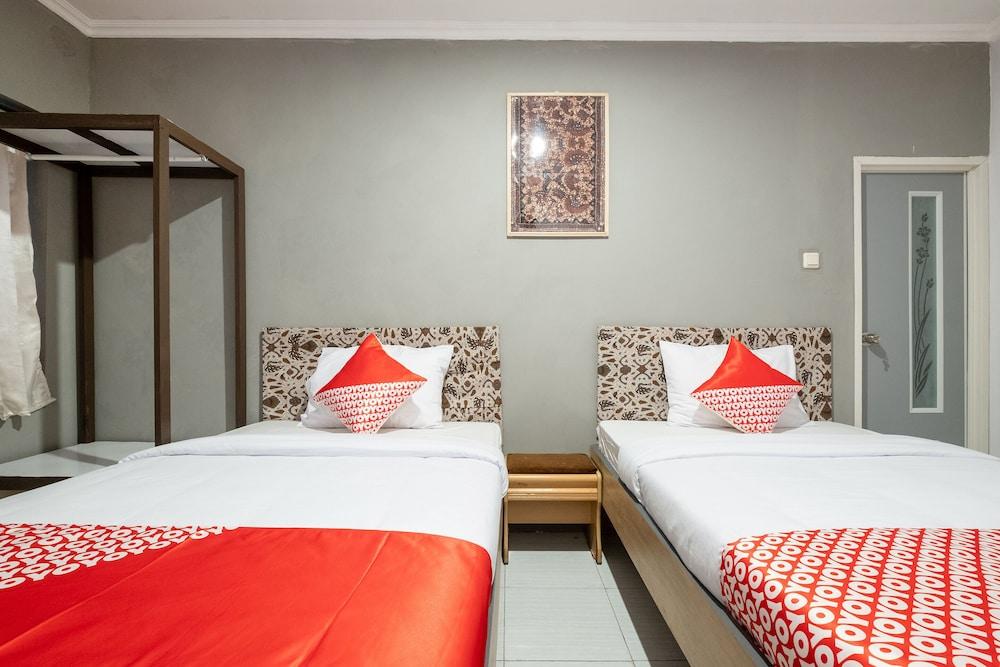 OYO 2669 Crown Residence