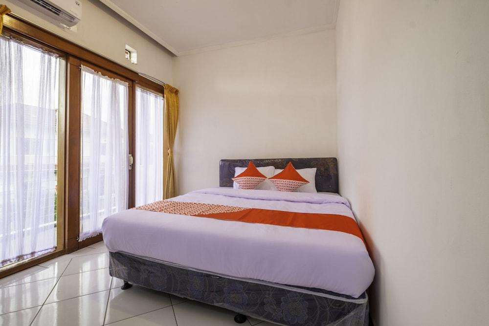 OYO 2728 Sinulingga Residence