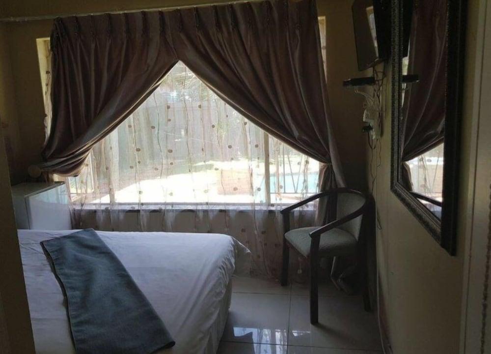 Lauren Palace Guest House