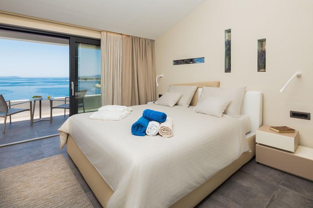 Beachfront Villa Azzurro With Pool