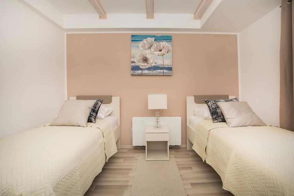 Villa Red Hacienda with Pool