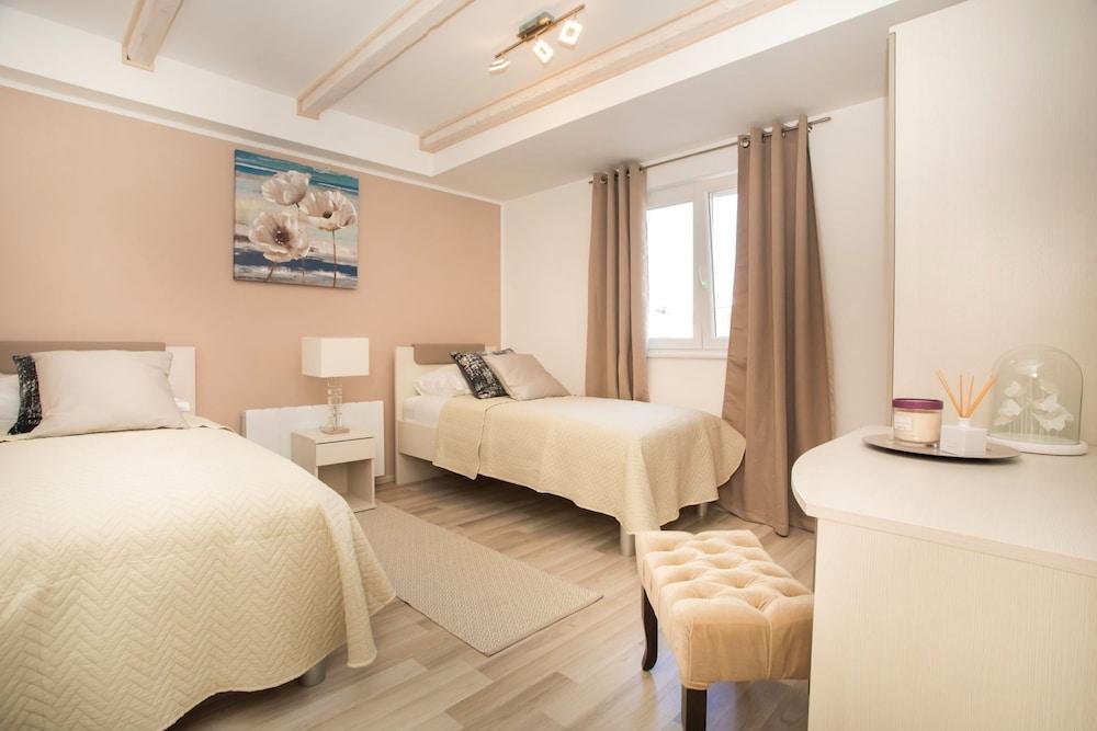 Villa Red Hacienda with Pool